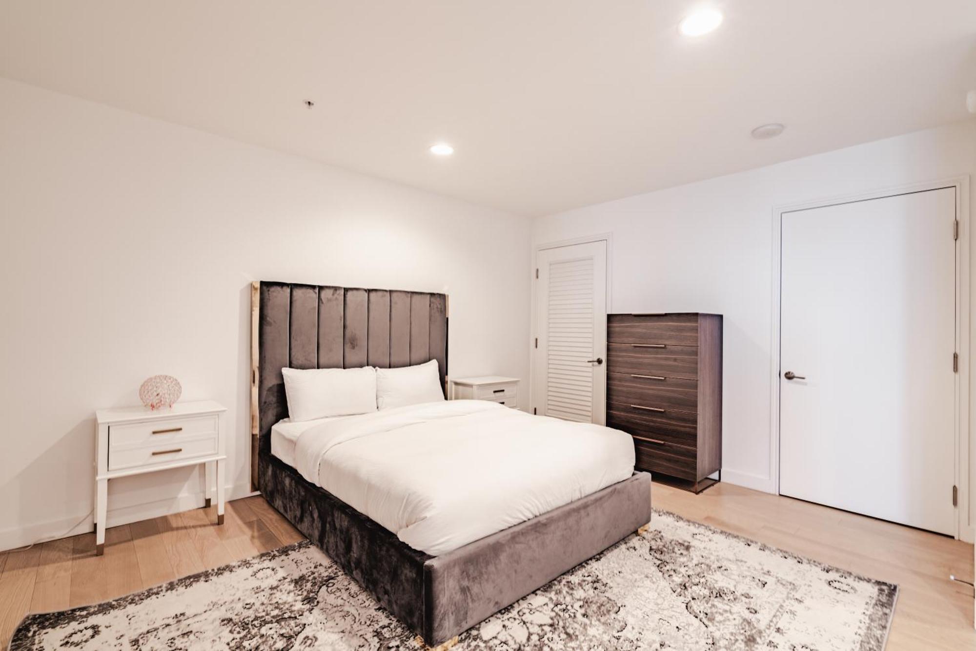 3 Bed 3 Bath Penthouse At Prime Location Appartement